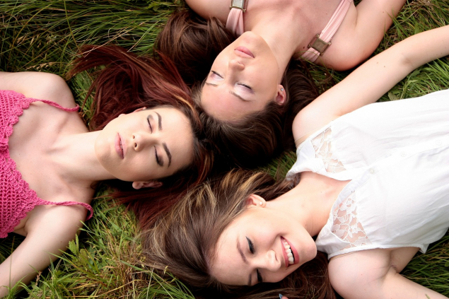 Shining-Expat-Women.jpg