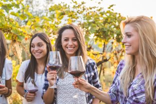 Girls-with-wine.jpeg